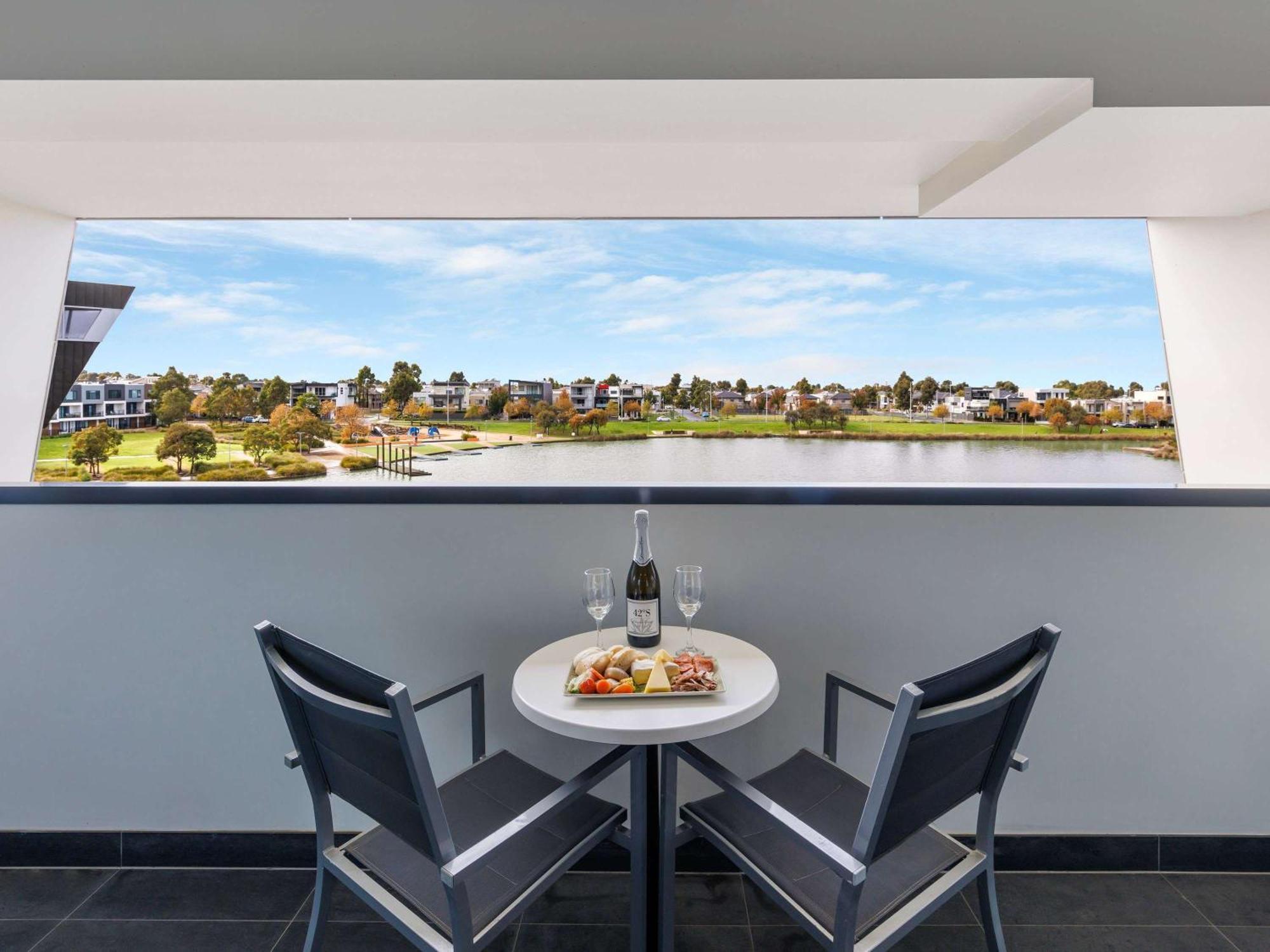 Mercure Melbourne Caroline Springs Exteriör bild