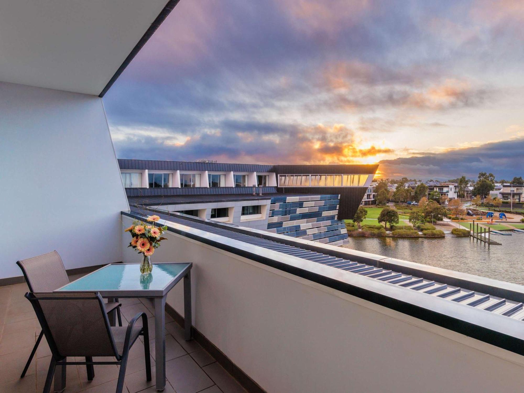 Mercure Melbourne Caroline Springs Exteriör bild